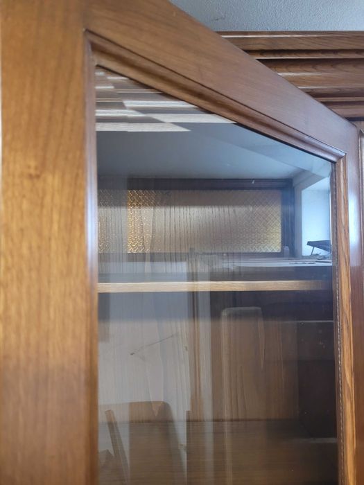 Móvel Vitrine em Madeira de Castanho