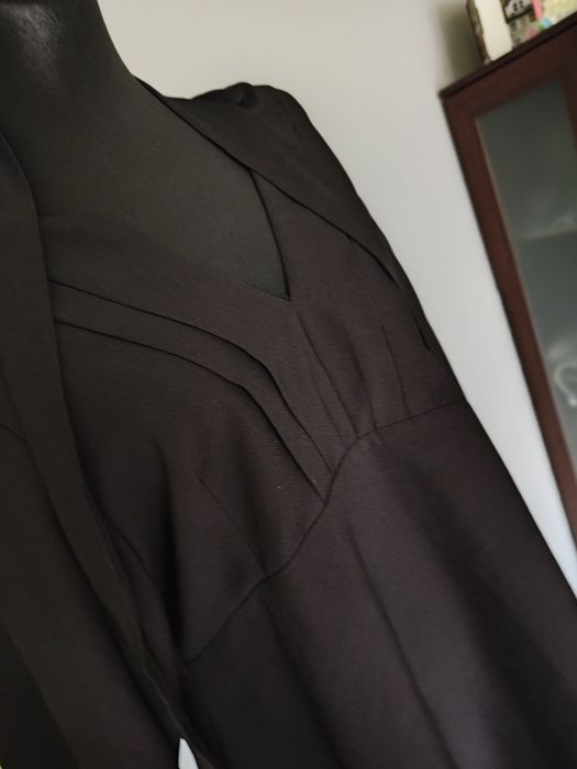 Czarna elegancka koszula rozmiar 42.Wiazana przy szyi