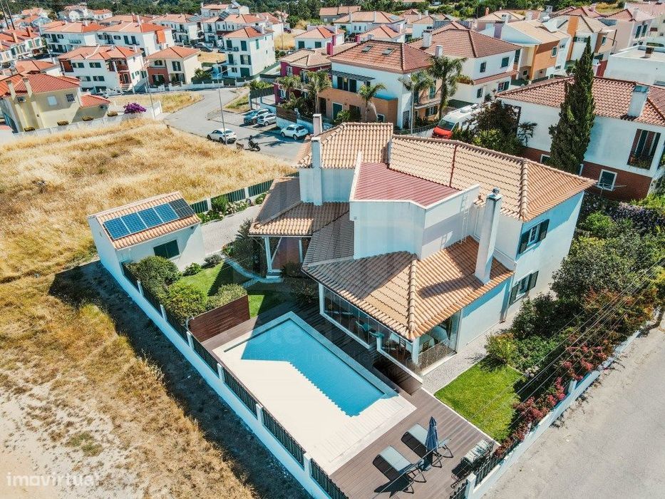 Moradia T4 com Piscina - Almoinha