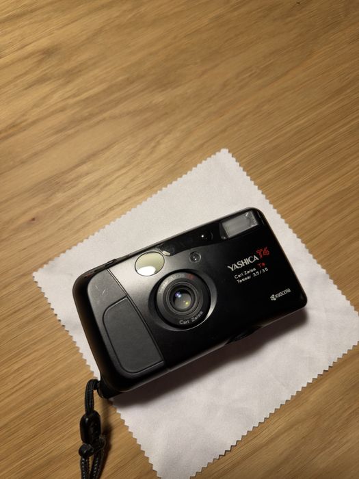 Yashica T4 – kultowy kompakt z obiektywem Carl Zeiss T*