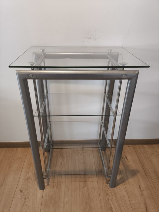 Szafka z szklanymi półkami