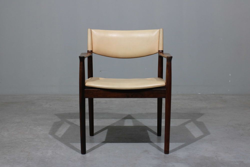 Cadeirão Erik Worts modelo Erika em pau santo