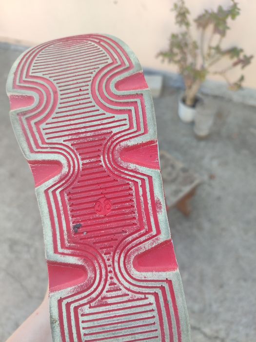 Кросівки на високому ходу