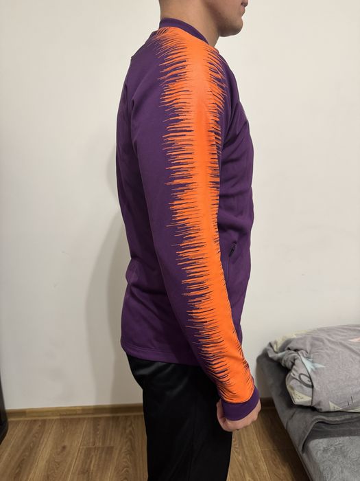 Продам футбольную кофту Nike