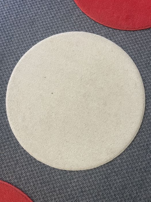 Tapetes ikea vermelhos e branco