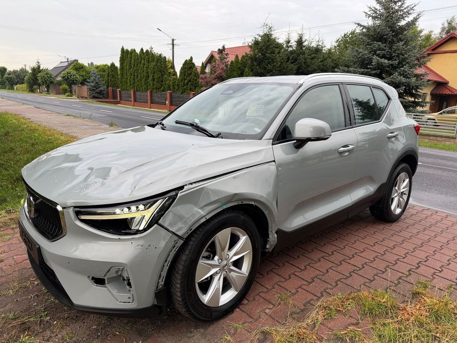 Volvo XC 40 2.0 TI / Hybryda/ 2024 rok / Mały Przebieg ! / Kamera /  Nawigacja/