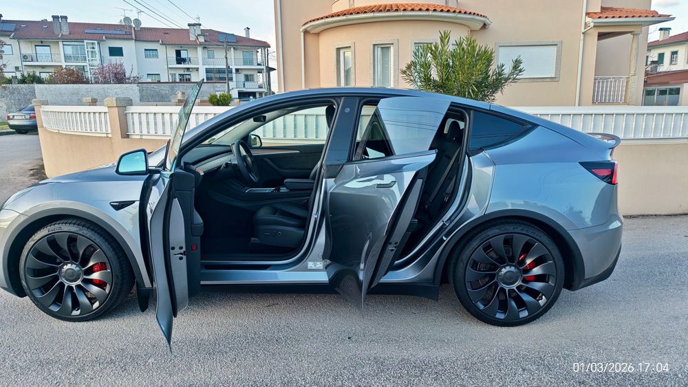 Tesla Model Y Performance Tração Integral