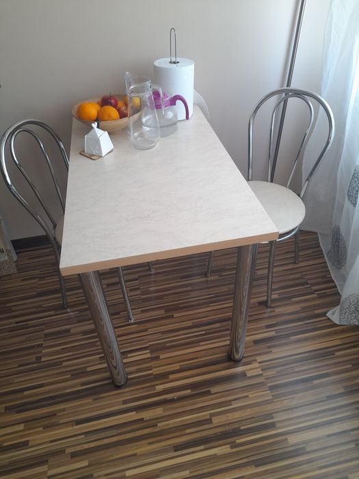 Sprzedam stół z krzesłami