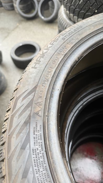 255/45/19 Nokian Hakkapeliitta R 5