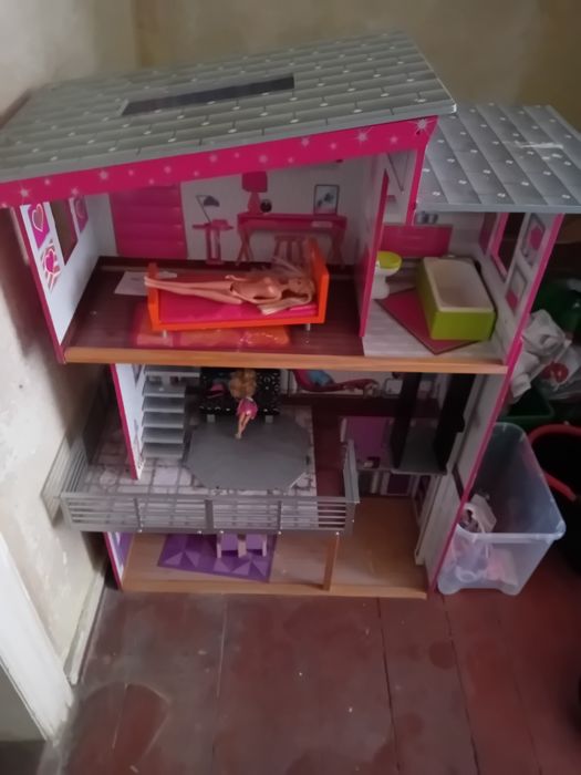 Drewniany domek dla lalek Barbie KidKraft Beverly Hills (duży, 120cm)