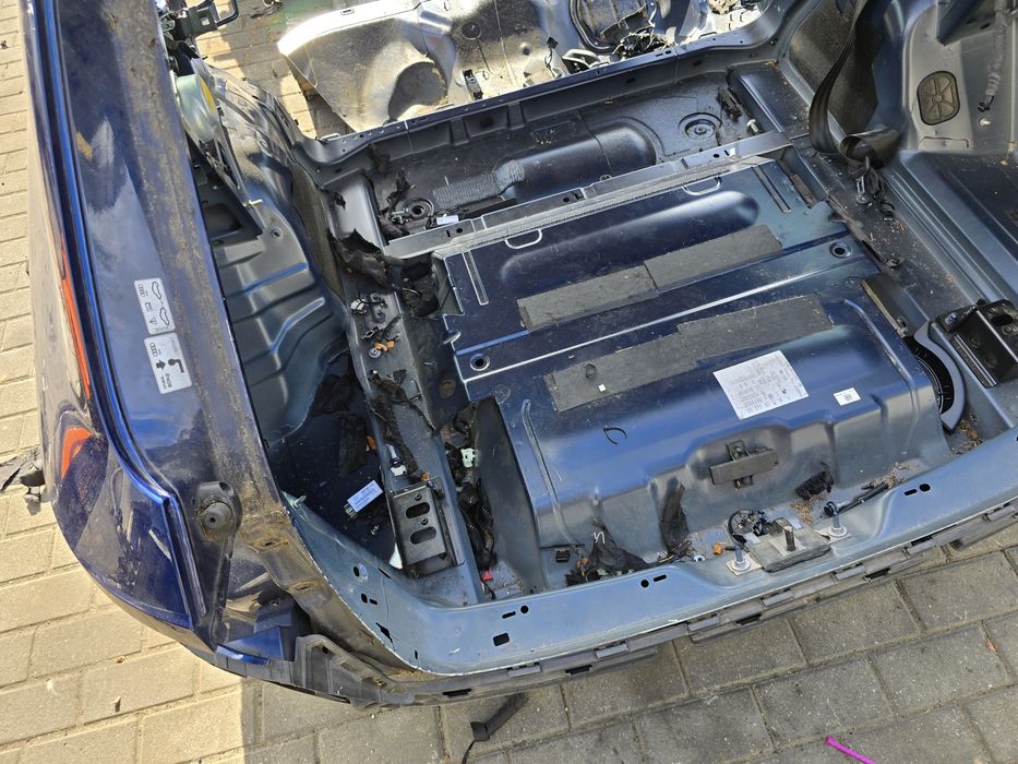 Dupa wanna wnęka koła pas tylny audi a4 b9 G Tron a5 8w gtron