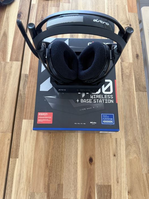 Astro A50 Wireless + Base Station PS5 / PS4 / PC com Caixa