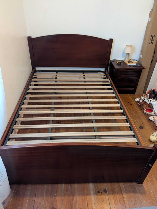 Cama casal Mogno com estrado ripas