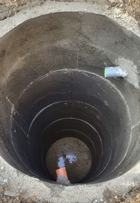 Вывоз мусора.Выкачка ямы 9к. Копка ям, заливка колец в яме