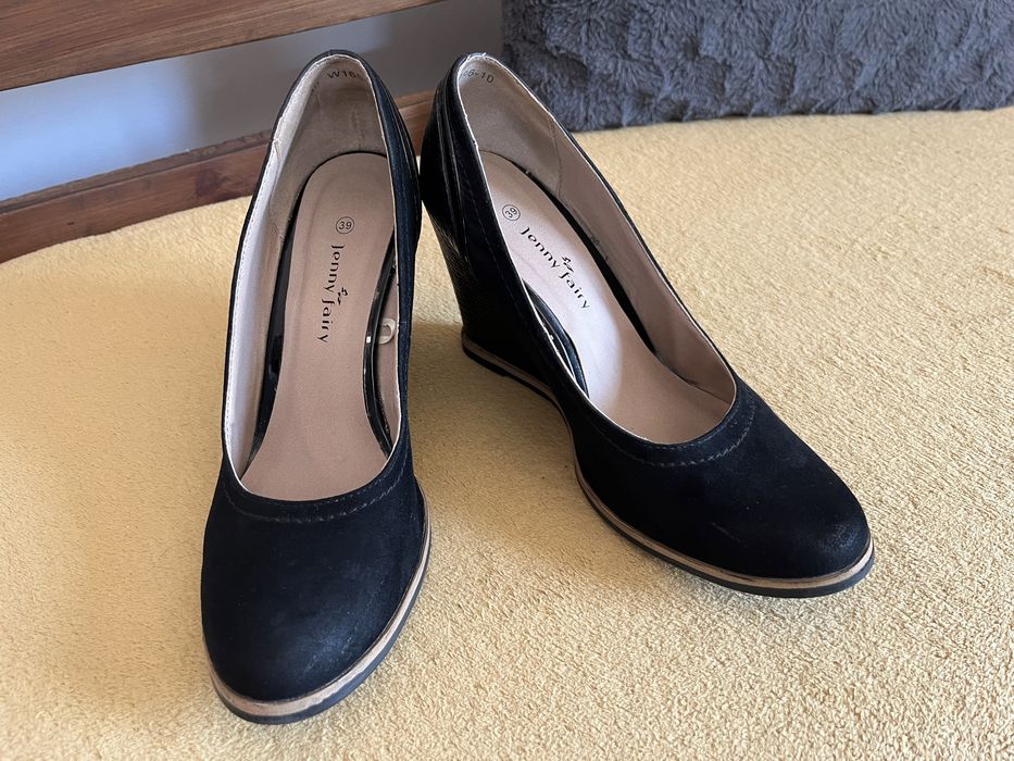 Buty na koturnie