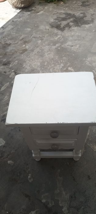 Mesa cabeceira antiga retro branca