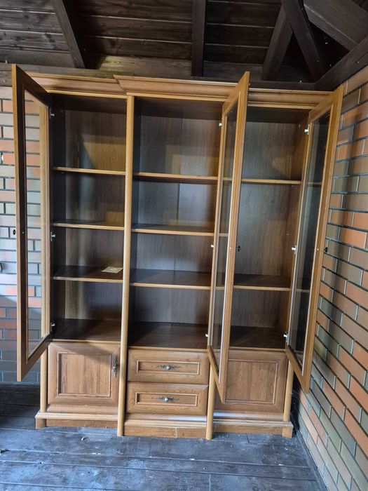 Witryna KENT black red white ciemne drewno