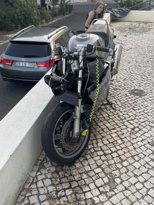 Mota CBR 1100 XX ( acidentada )