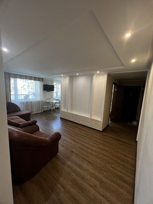 ЦЕНТР міста. Біля Злати Плази та драмтеатру, Погодинно