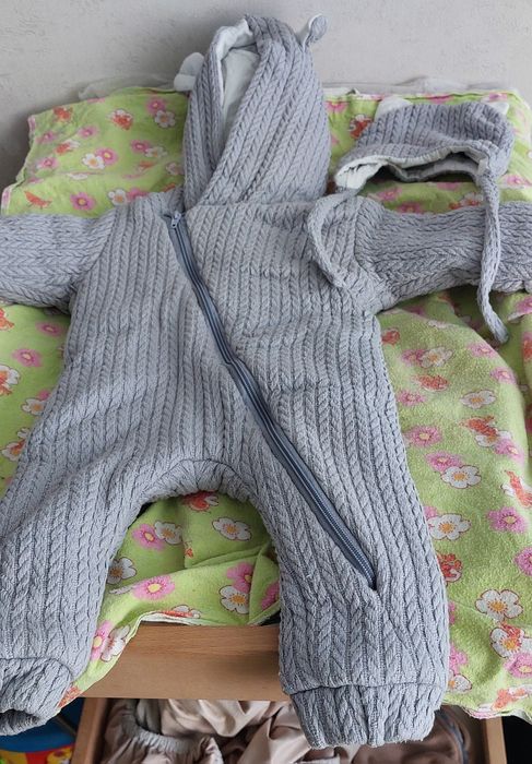 Комбінезон демісезонний 74 р. з шапкою