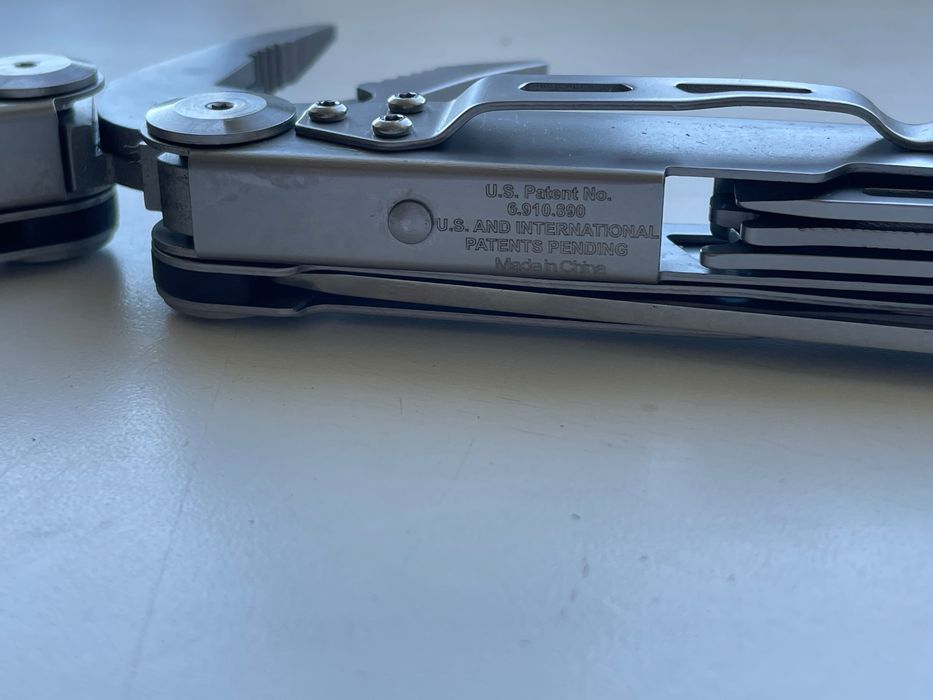 Мультитул с плоскогубцами для походов и кемпинга. Новый.