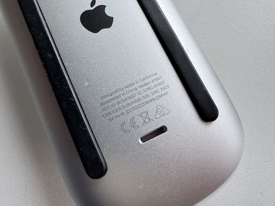 Apple Magic Mouse 1 / 2