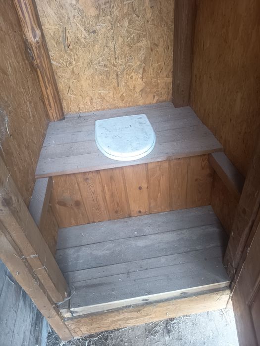 Toaleta WC drewniana