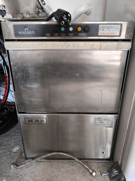 Máquina de loiça industrial