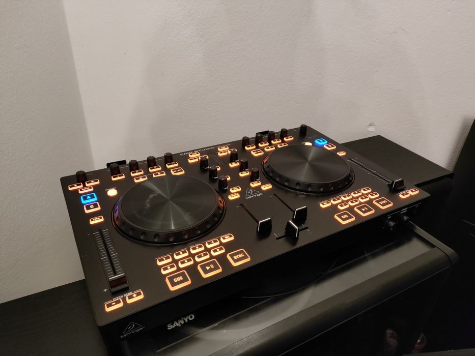 Konsola DJ Behringer cmd studio 4a