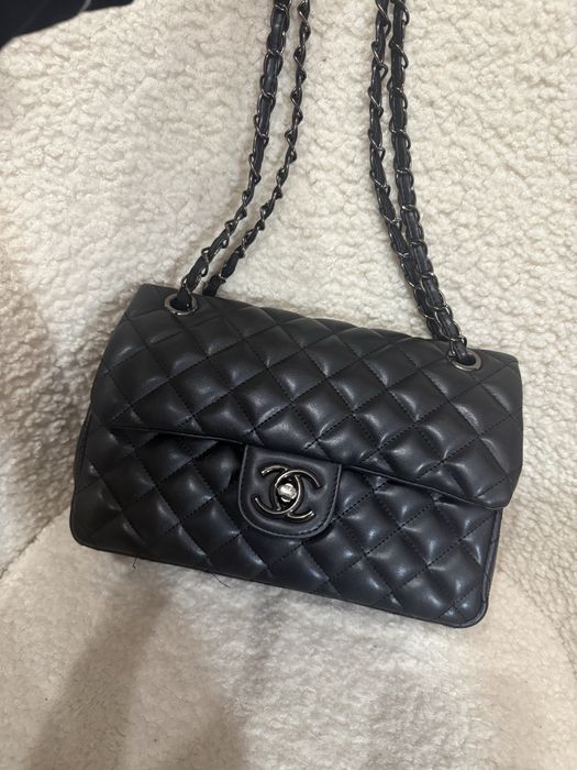 Czarna pikowana torebka Chanel
