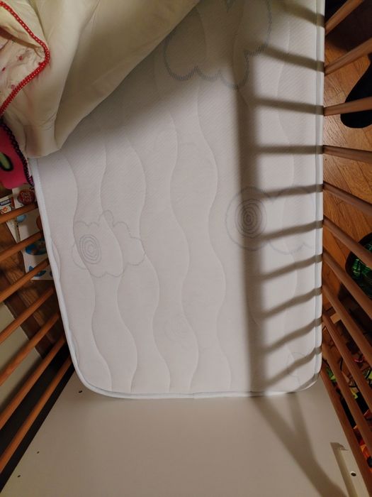 Cama berçário bébé  lacado branco com colchão novo