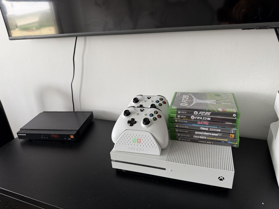 Konsola xbox one + pady + gry