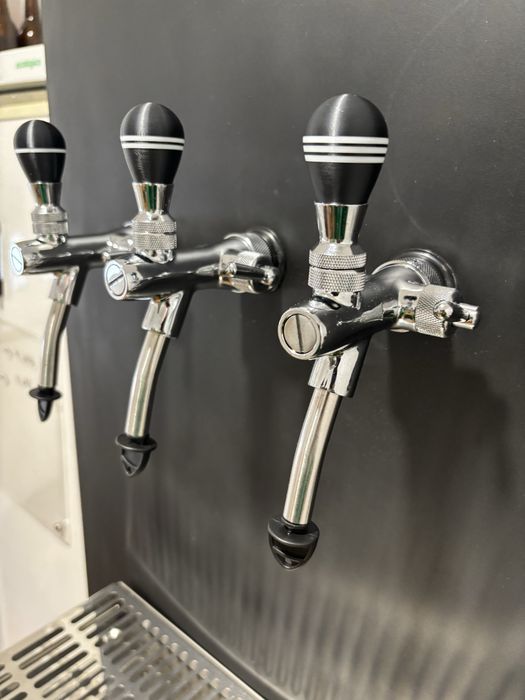 Torneira de cerveja estilo italiana com controlo de fluxo