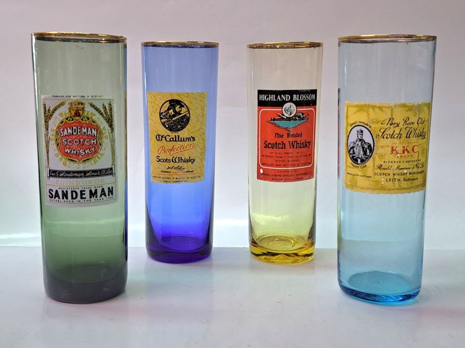 Copos long drink, anos 60, com publicidade a marcas de whisky

15 €

D