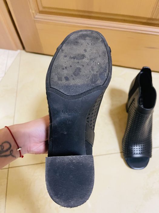 Босоножки Guess