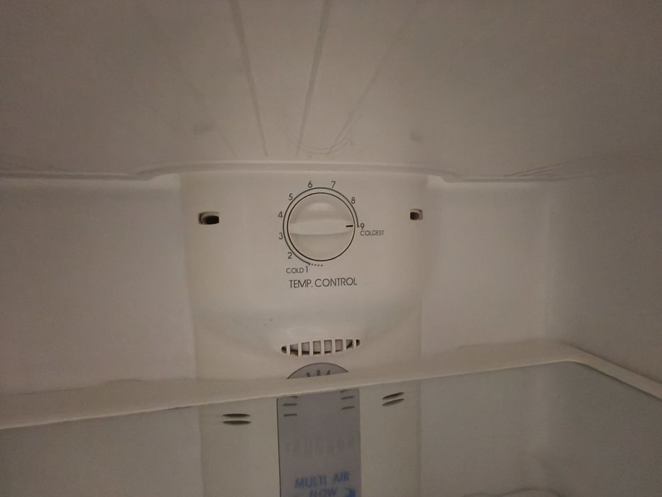 Холодильник б.у лджі двох камерний.