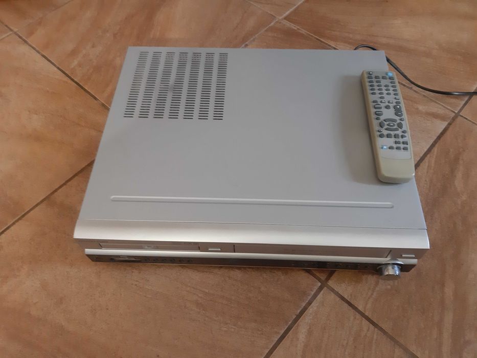 Magnetowid Universum DVD-VCR4340