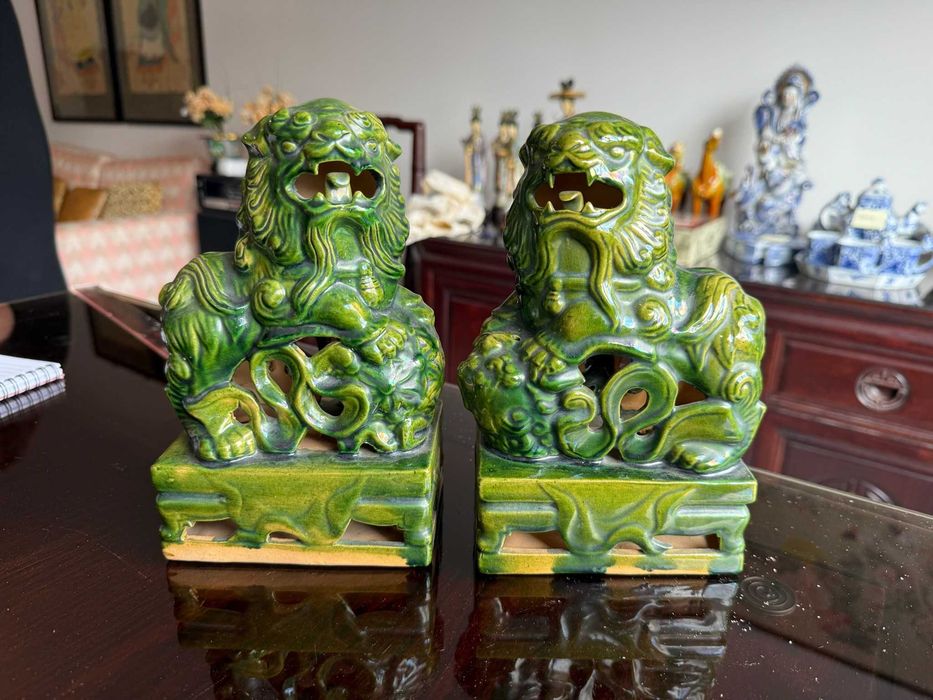 Par de Leões Guardiões Chineses em Cerâmica Vidrada Verde