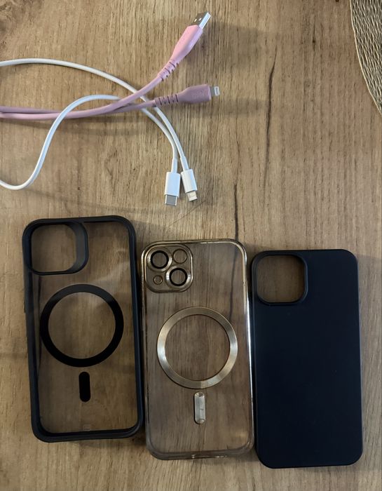 IPhone Apple 13 zestaw obudowy /etui  + kable ( uzywane stan bdb)