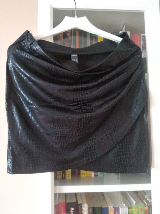 Spódnica mini rozm. L obcisła