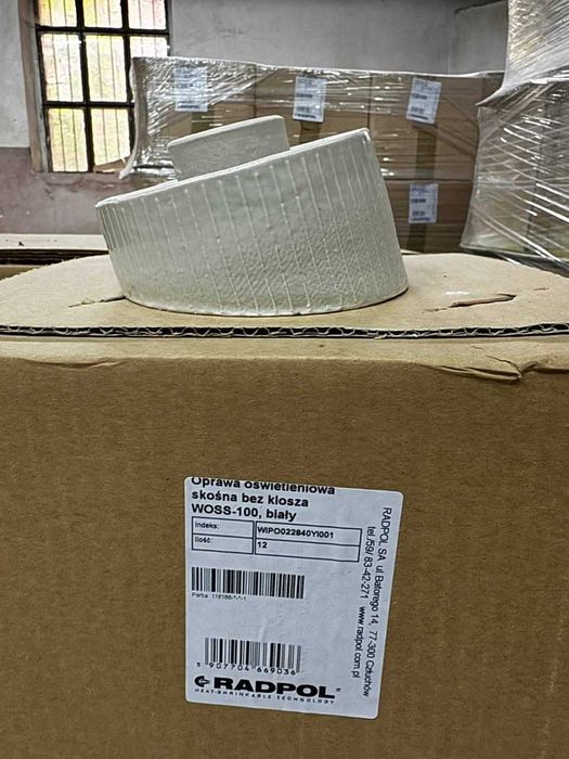 Oprawa oświetleniowa (skośna, prosta)