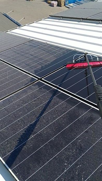 Wysokościowe mycie okien, witryn, paneli fotowoltaicznych .