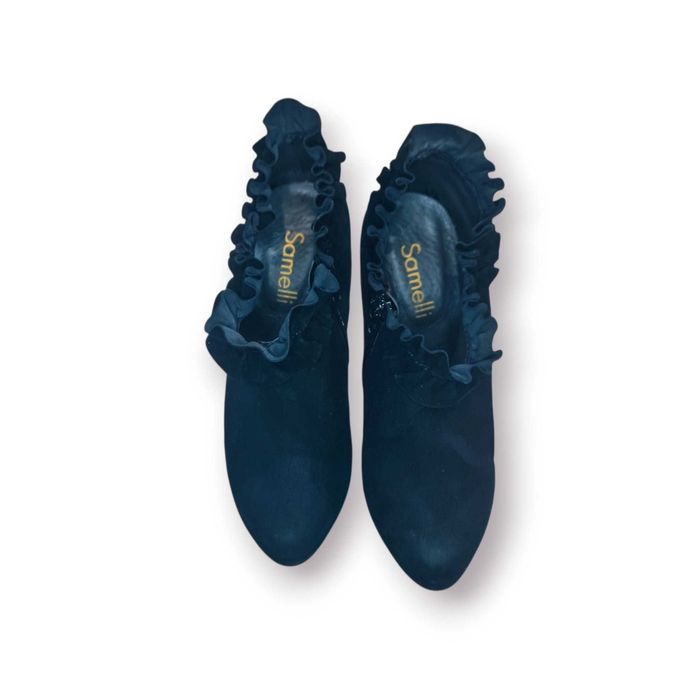 Botins Samelli Camurça Preta com Folhos – Tam.: 37 (Made in Portugal)