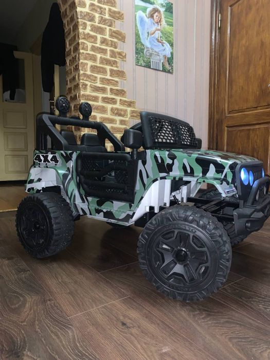 Дитяче авто на пульті управління