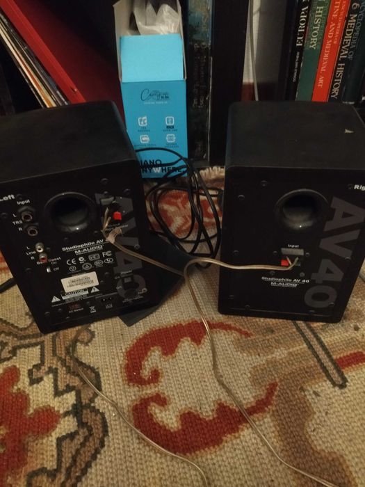 Monitores/Colunas activos M-Audio AV-40