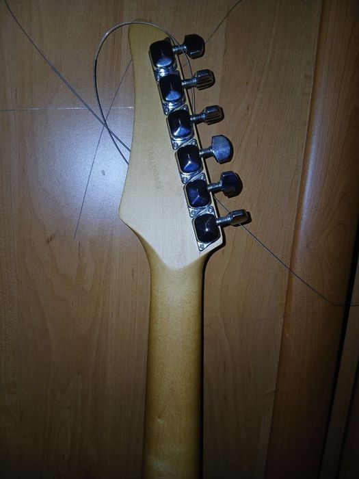 Електрогітара Yamaha ERG 121