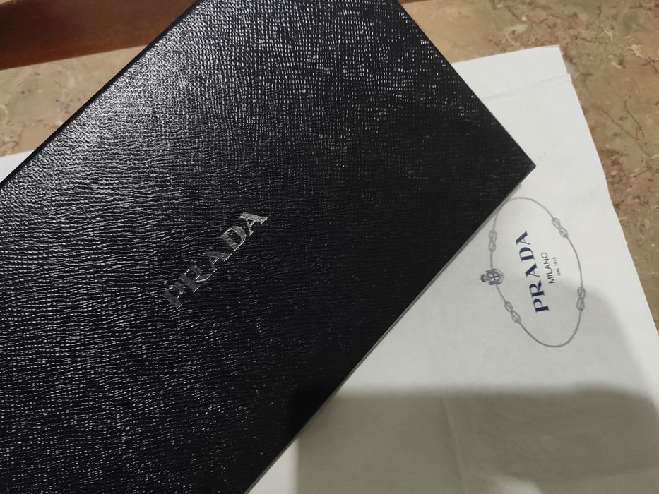 Vendo tampa da marca PRADA