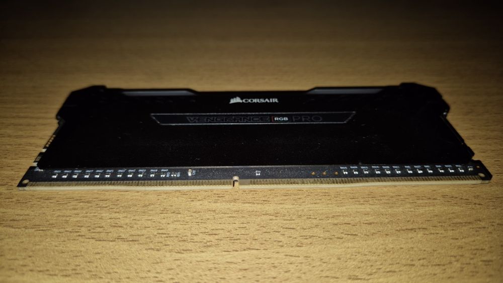 Memória RAM Corsair Vengance Pro RGB - 8GB DDR4 - 3200MHz