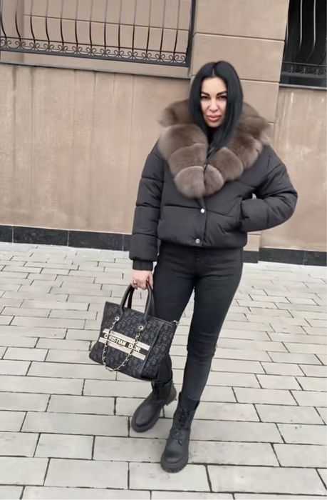 В наличии пуховик с натуральным мехом песца