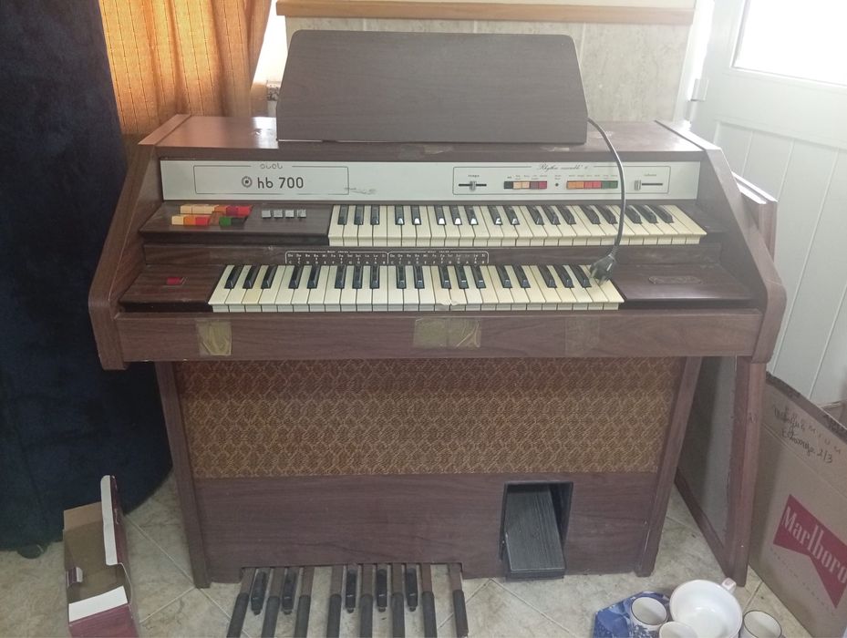 Piano Antigo HB700